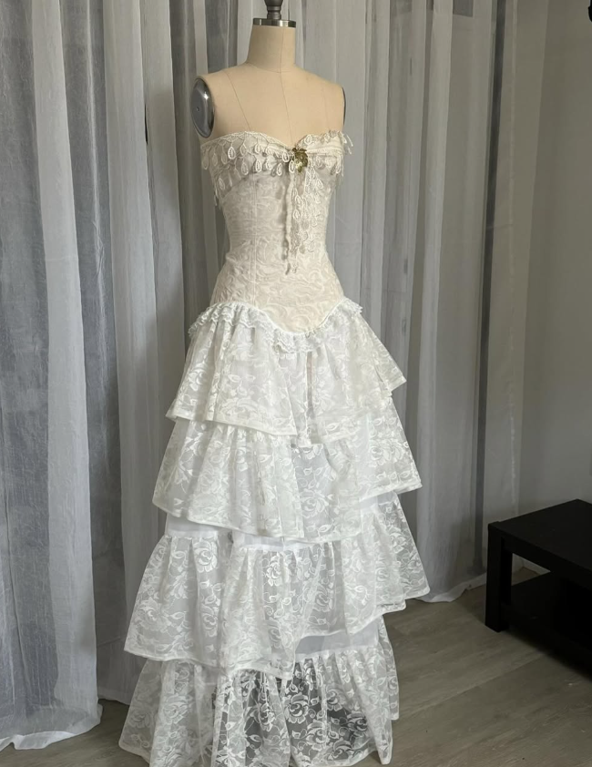 Vintage Ivory A Line Sweetheart Neck Layered Lace Long Prom Dress Evening Dress DP7886