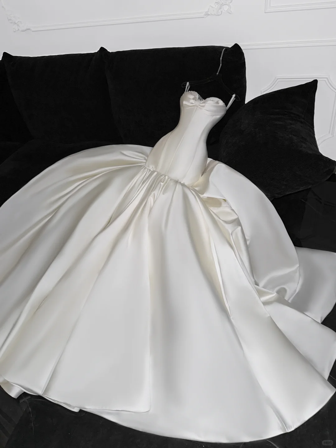 Elegant Mermaid Sweetheart Neck Pearl White Satin Long Sweep Wedding Dress DP2561