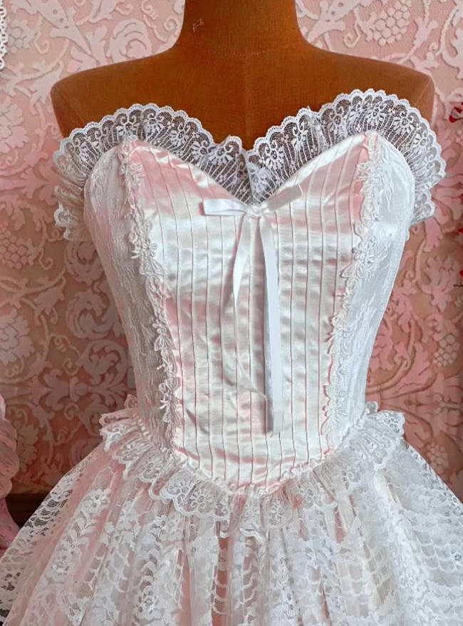 Light Pink Vintage Sweetheart Neck Tiered Lace Satin Gown Fairy Dress Wedding Dress DP1421