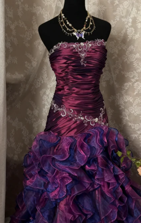Vintage Grape A Line Strapless Appliques Ruffle Organza Long Prom Dress DP5040