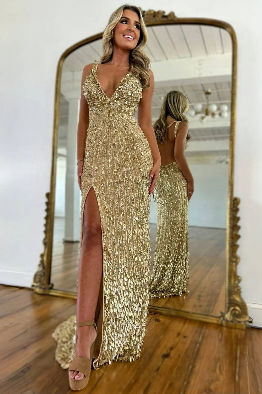 Fashionable Mermaid V Neck Gold Sequins Long Prom Dress with Split Front DP7160