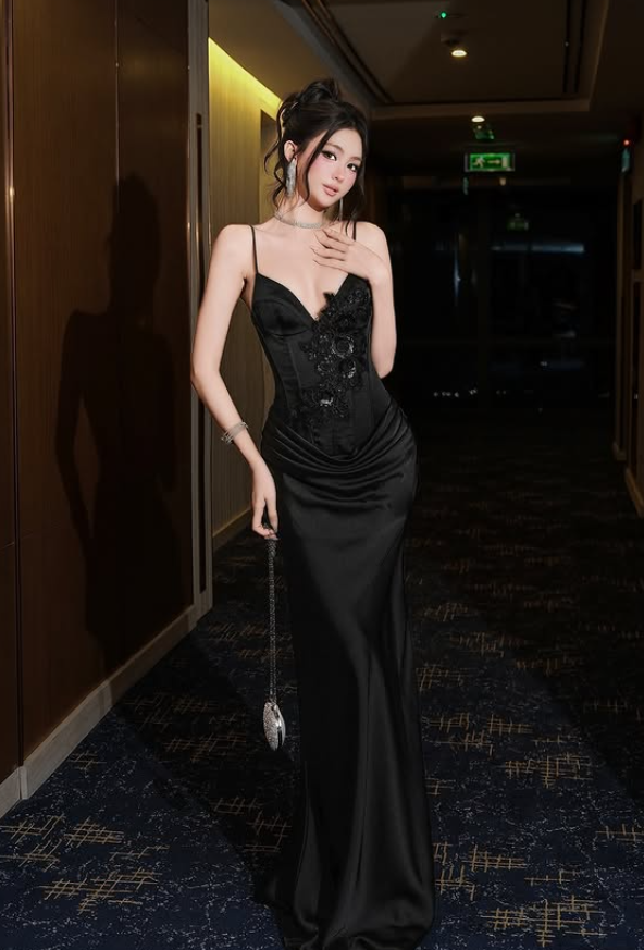 Sexy Black Sheath Spaghetti Strap Appliques Satin Prom Dress Evening Dress DP5914