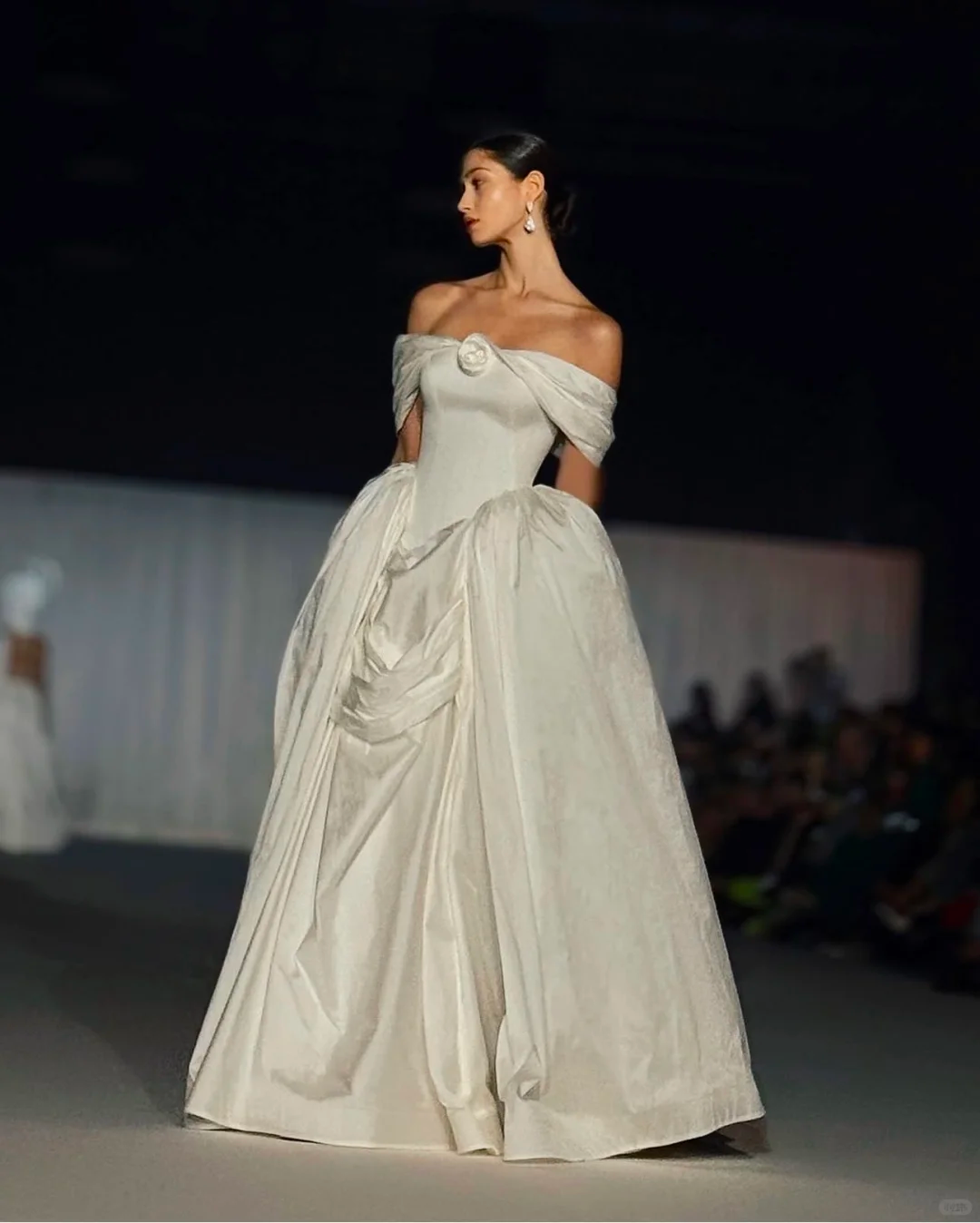 Elegant Ball Gown Off the Shoulder Classic White Satin Wedding Dress DP4771