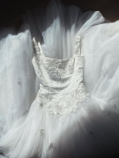 Gentle Lace Appliques A Line Straps White Tulle Wedding Dress Prom Dress DP5536