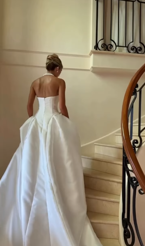 Stunning Ball Gown Strapless White Satin Long Wedding Dresses DP4350