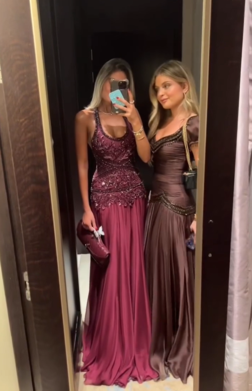 Exquisite A Line Halter Beaded Chiffon Long Prom Dresses DP4621