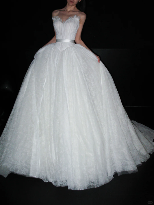 Beautiful Gentle Ball Gown Sweetheart Neck White Lace Long Wedding Dress DP6383