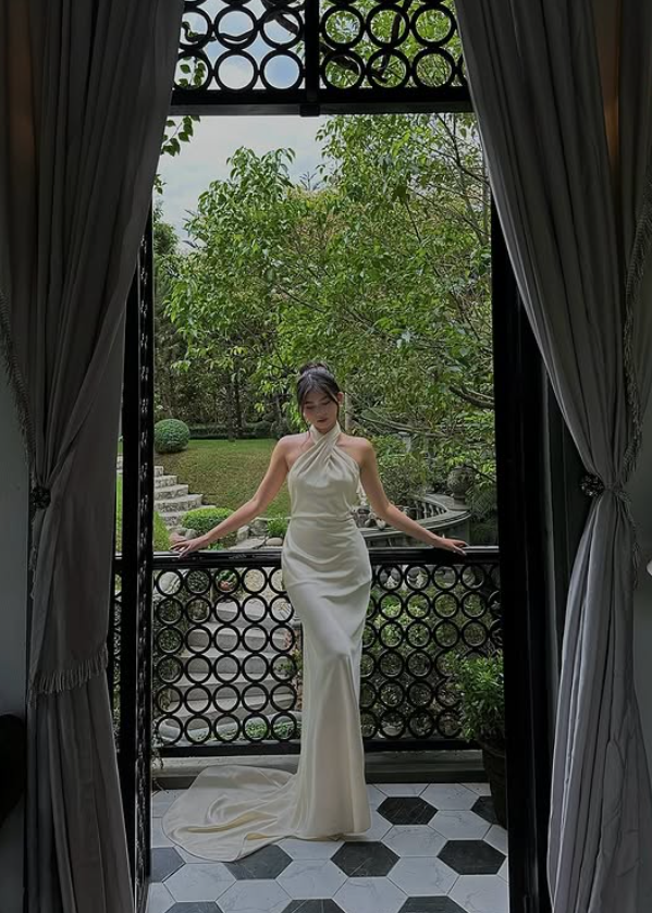 Elegant Mermaid Halter White Satin Open Back Prom Dress 16th Birthday Dress Long Sweep DP3972