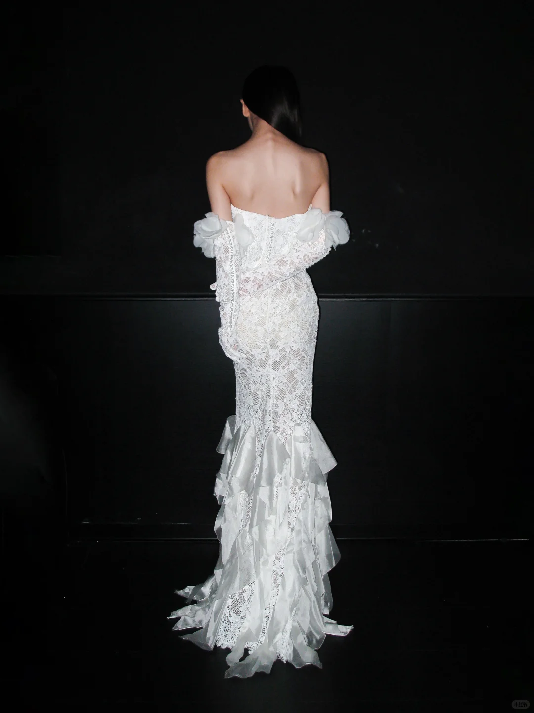 Chic Mermaid Sweetheart Neck White Lace Ruffle Satin Long Wedding Dress DP8121