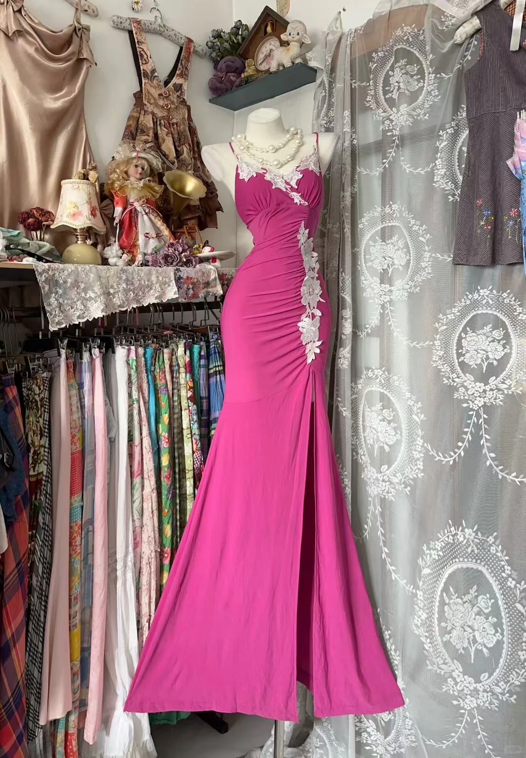 Vintage Pink Mermaid Straps White Applique Satin Prom Dress Evening Dress DP5236