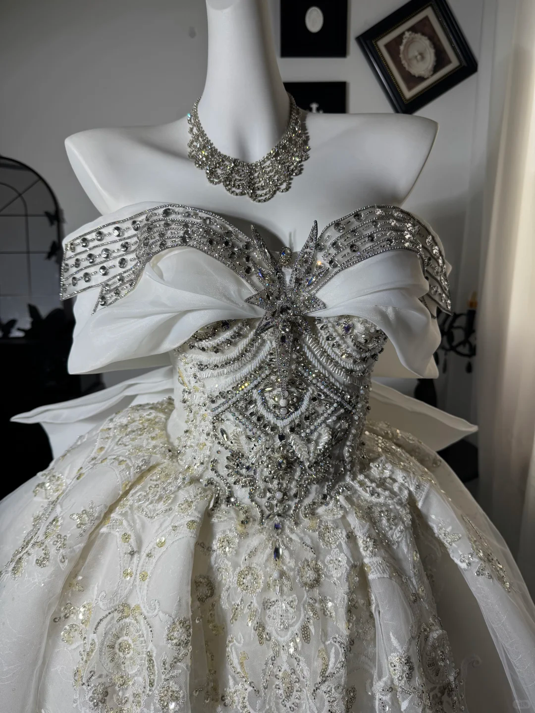 Stunning Ball Gown Off the Shoulder Exquisite Beaded White Tulle Short Prom Dress DP6988