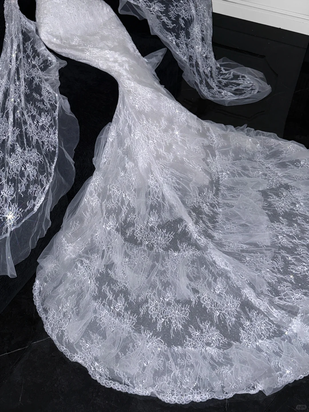 Stunning Mermaid Long Sleeve Beaded Sequin White Lace Wedding Dress Prom Dress DP2564
