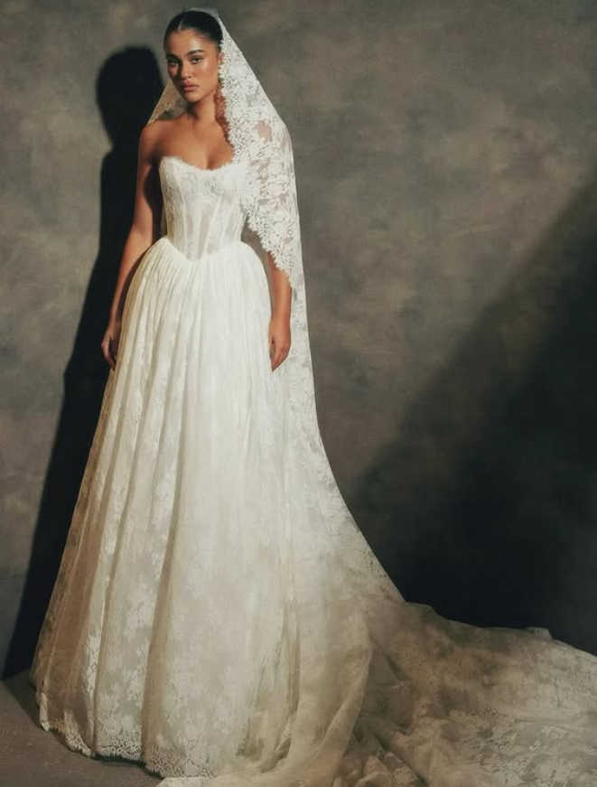 Elegant Ball Gown Sweetheart Neck Corset White Lace Wedding Dresses DP4344