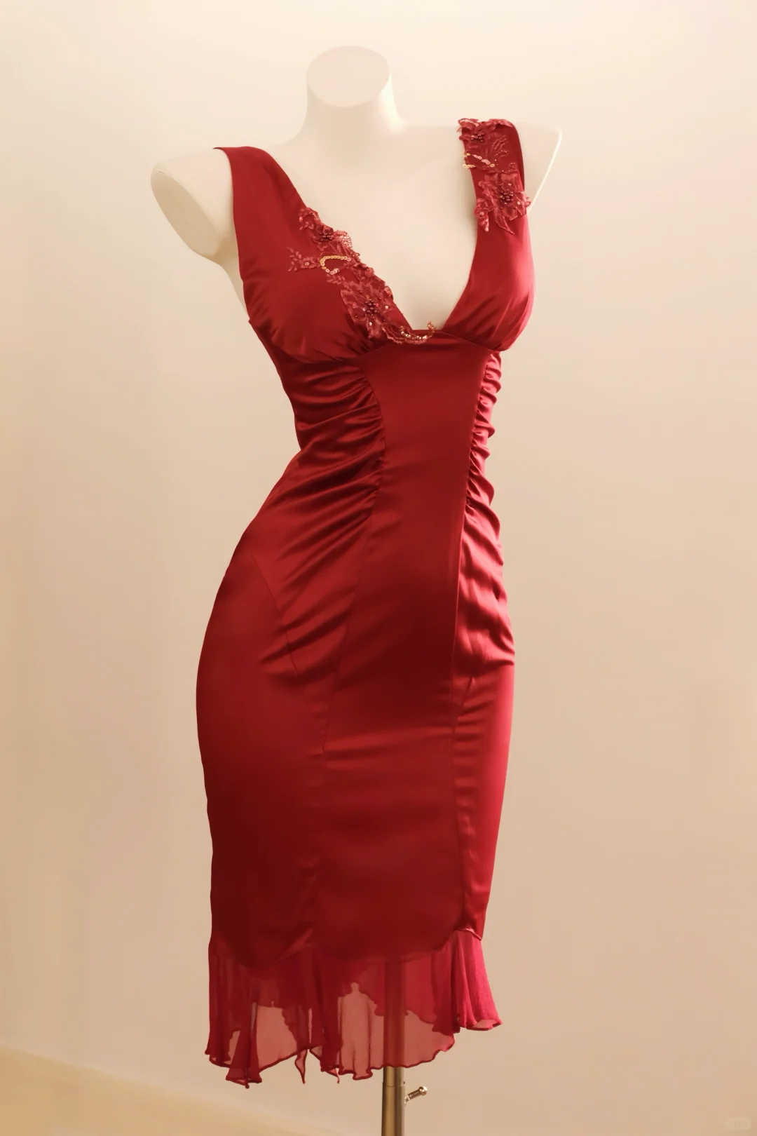 Vintage Red Sheath V Neck Appliques Satin Short Prom Dress Homecoming Dress DP5442