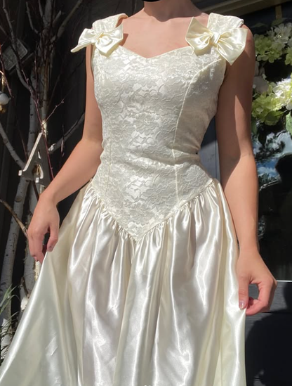 Retro Ivory Bow A Line Straps Lace Satin Wedding Dress Prom Dress DP5530