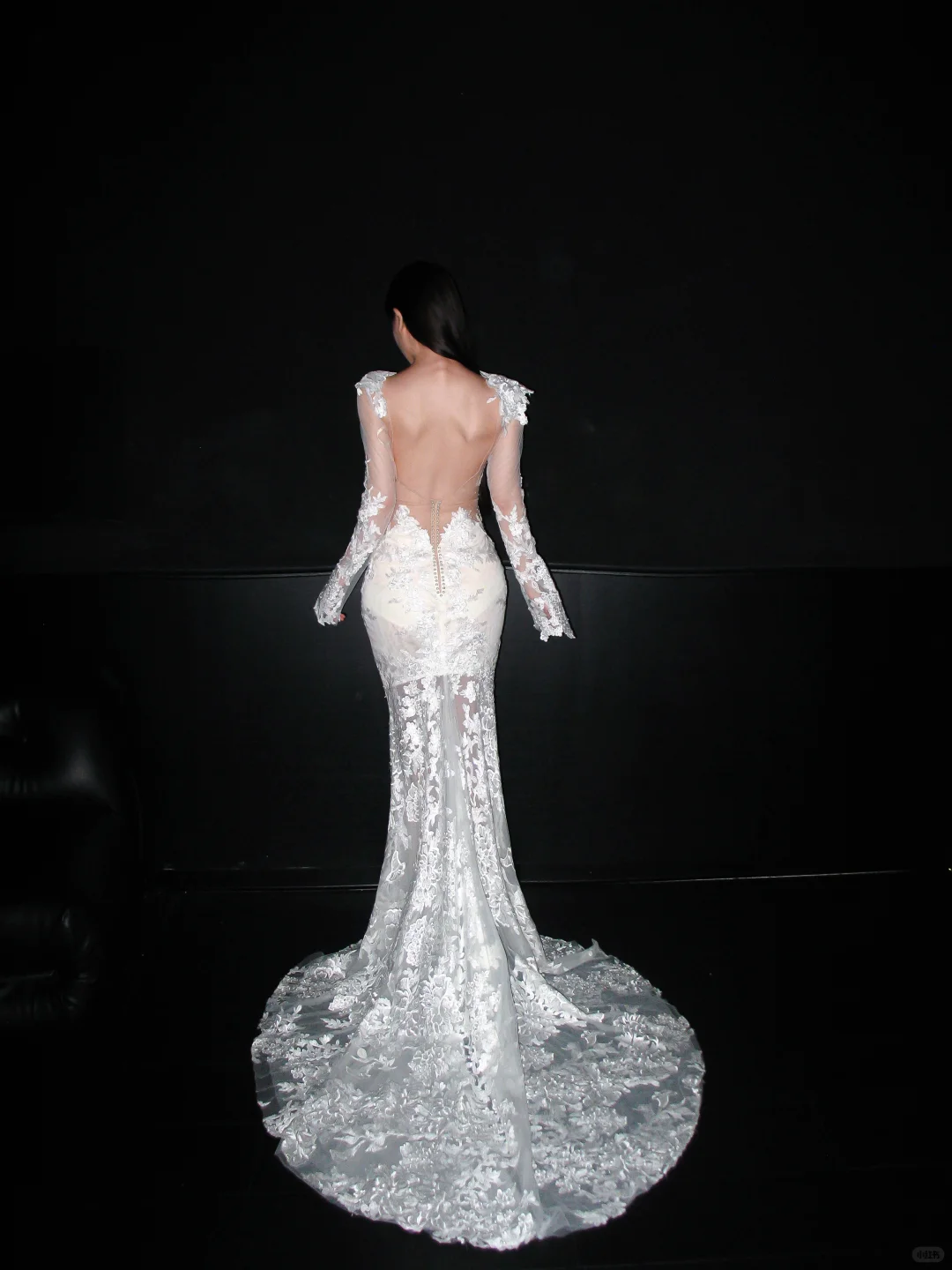 Stunning Mermaid Long Sleeve V Neck White Lace Long Train Wedding Dress DP8111