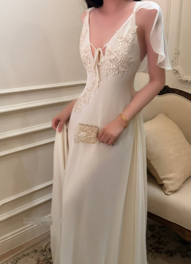 Romantic A Line V Neck White Appliques Chiffon Prom Dress Evening Dress DP7925