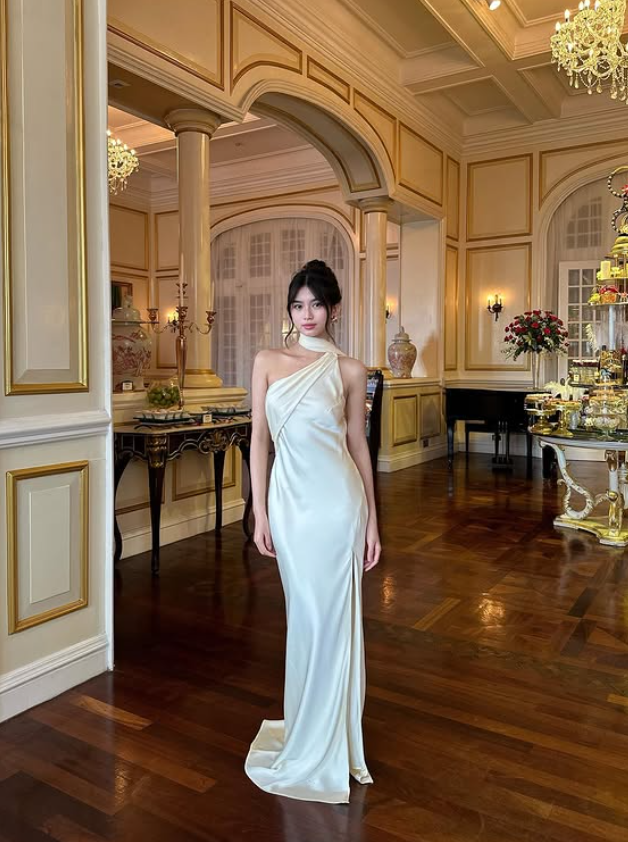 Elegant Ivory Sheath Halter Satin Long Prom Dress Evening Dress DP3968