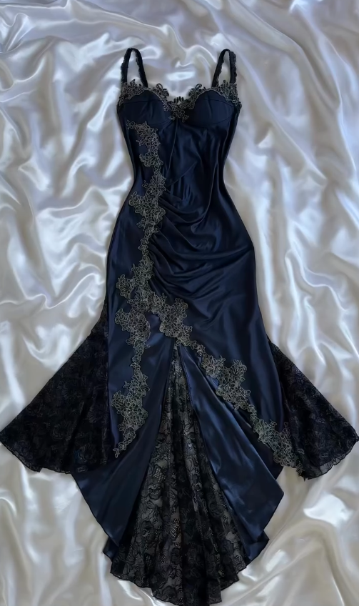 Vintage Navy Blue Mermaid Straps Appliques Lace Satin Prom Dress DP5071