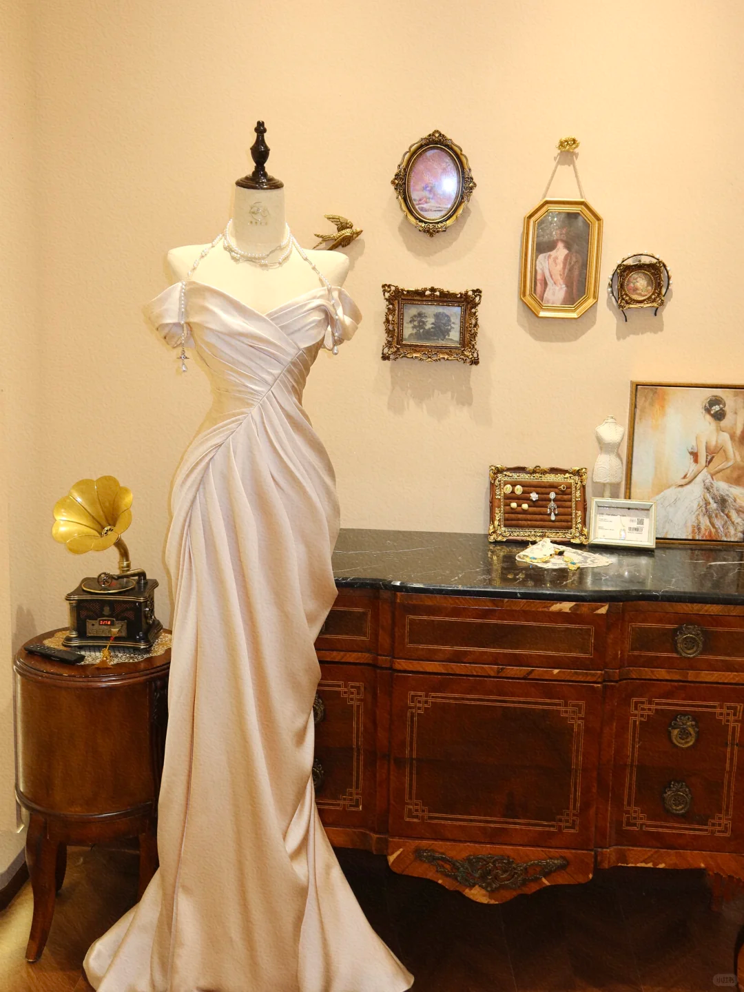 Elegant Mermaid Off the Shoulder Pearl Pleated Satin Prom Dress 21th Birthday Dress DP3917