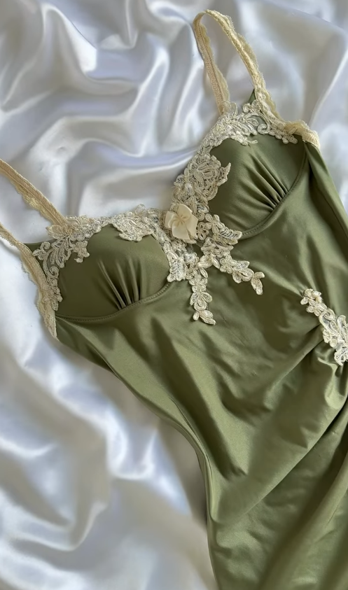Vintage Olive Green Lace Appliques Satin Homecoming Dress Outfits DP5135