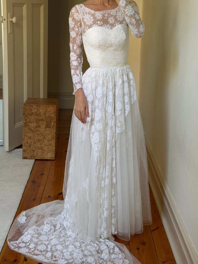 Vintage A Line Long Sleeve Lace Tulle Wedding Dress DP7703