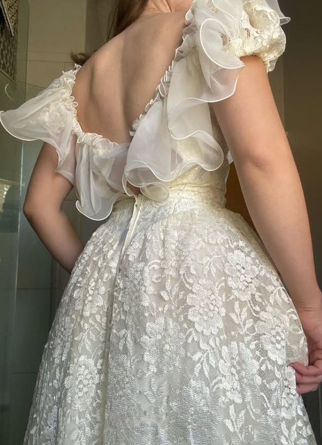 Retro Cute A Line Straps Ivory Lace Long Wedding Dress Prom Dress DP5540
