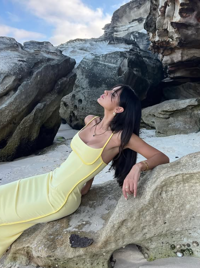 Simple Yellow Sheath Spaghetti Straps Satin Prom Dress Outfits DP4661