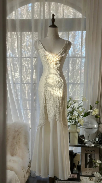 Clean and Elegant White V-Neck Lace Beaded Mermaid Long Prom Dress DP5750