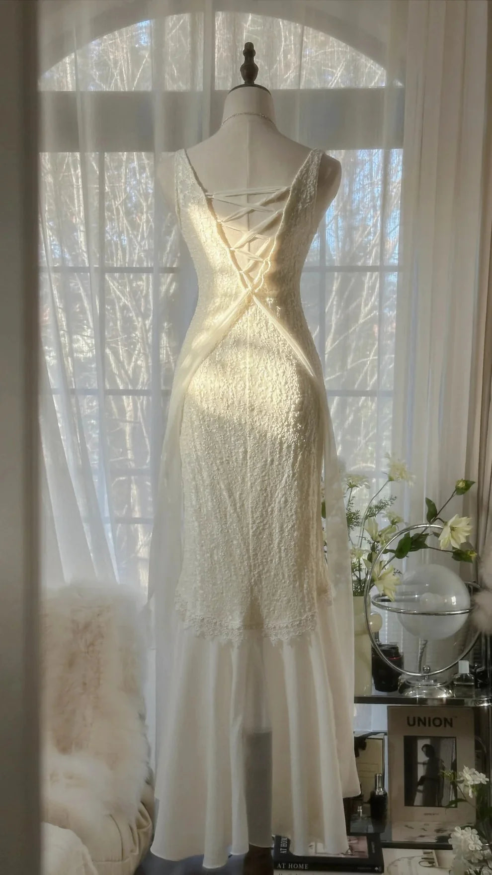 Clean and Elegant White V-Neck Lace Beaded Mermaid Long Prom Dress DP5750