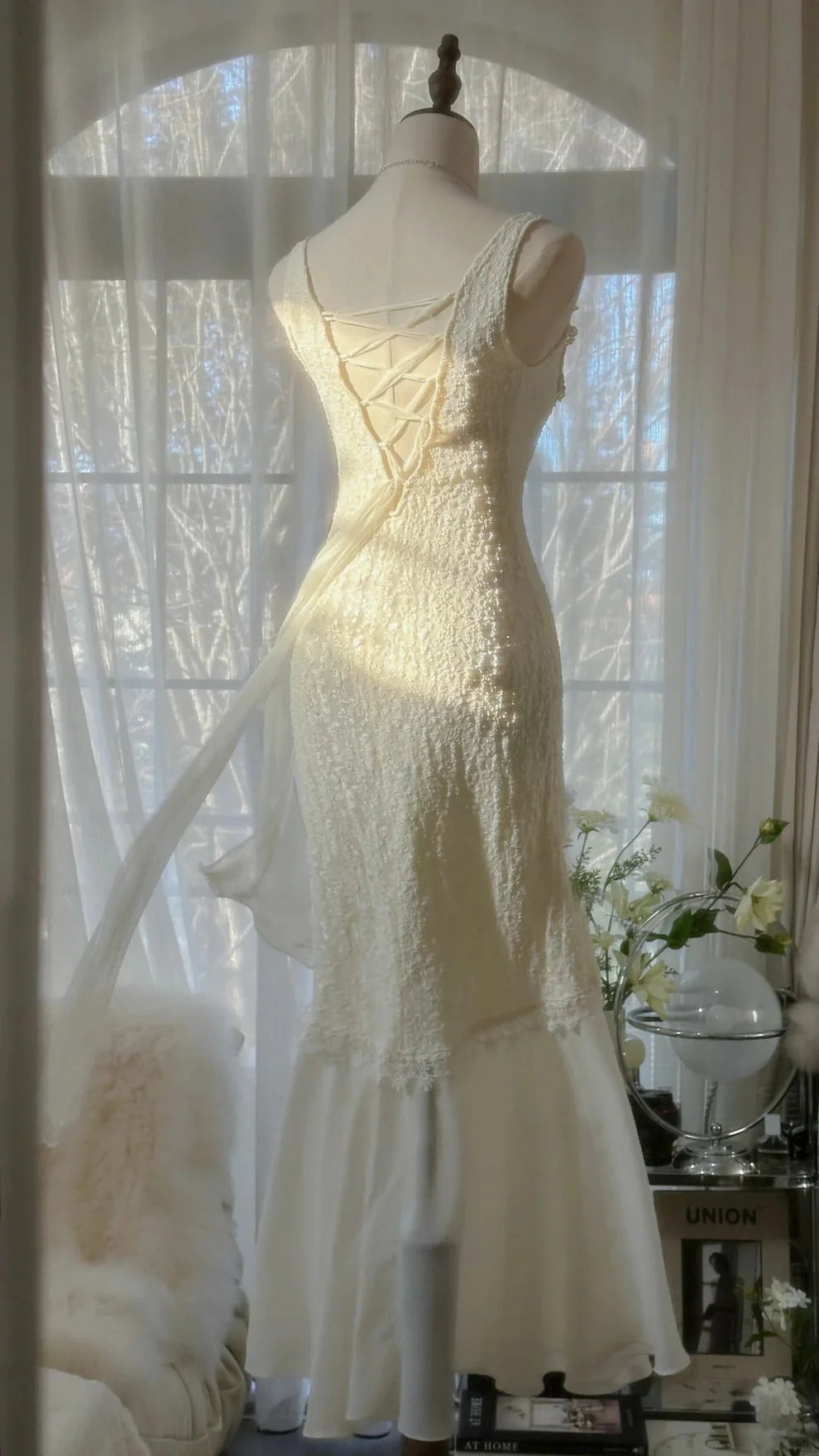 Clean and Elegant White V-Neck Lace Beaded Mermaid Long Prom Dress DP5750