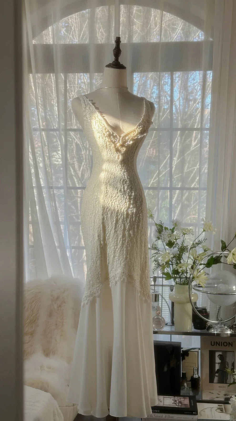 Clean and Elegant White V-Neck Lace Beaded Mermaid Long Prom Dress DP5750