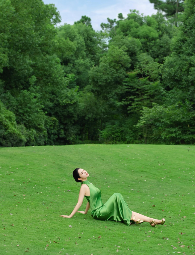 Charming Green Sheath Halter Satin Open Back Prom Dress 21th Birthday Dress DP3897