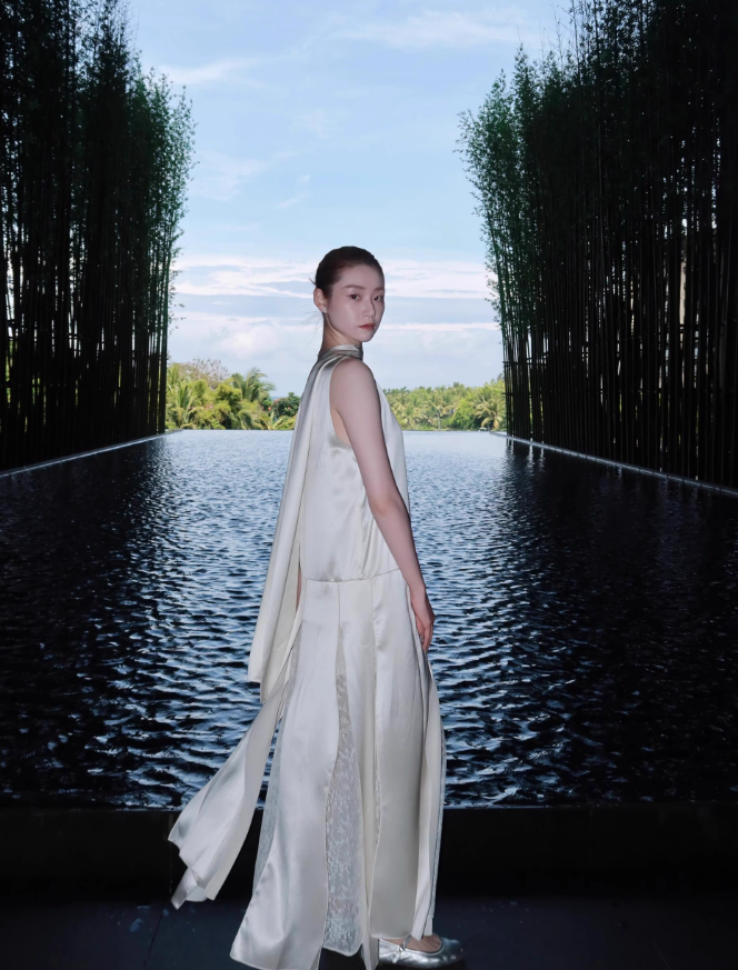 Stunning Flowy White A Line Satin Prom Dress Wedding Guest Dress DP4489