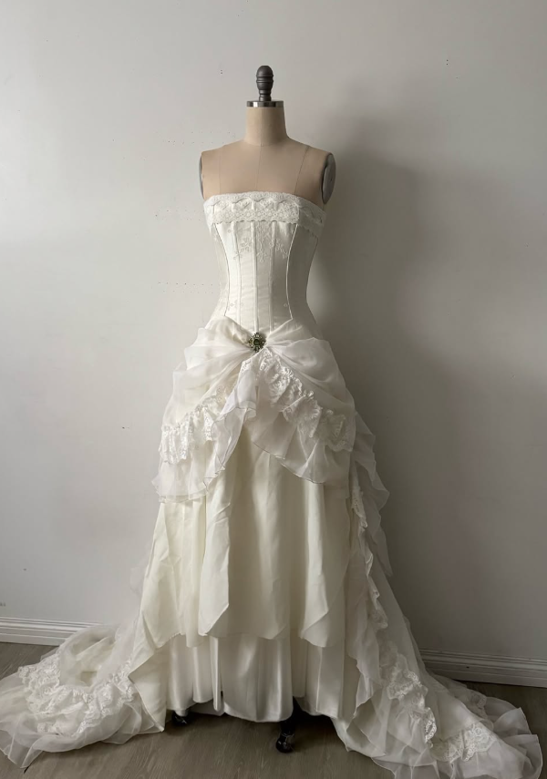 1960s A Line Strapless Ivory Chiffon Lace Satin Wedding Dress DP5292