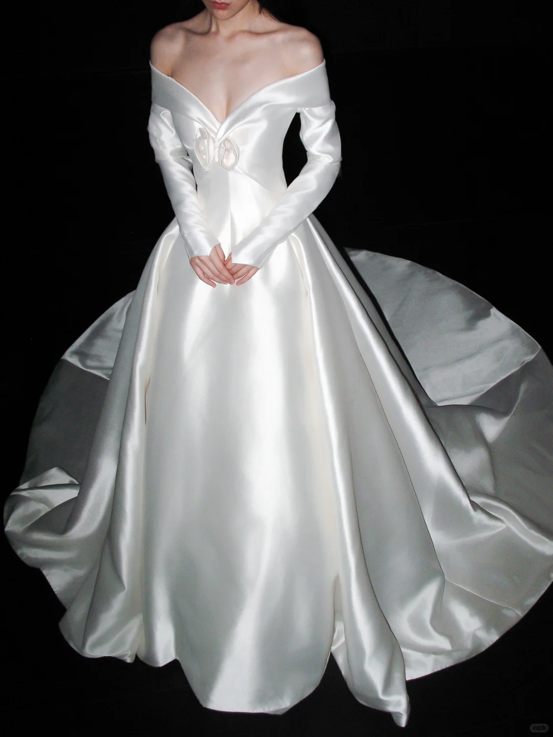 Elegant Ball Gown Long Sleeve Rose White Satin Long Train Wedding Dress DP6371