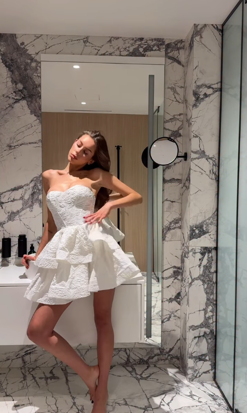 Simple A Line Sweetheart Neck White Print Satin Short Homecoming Dress Outfits DP5996
