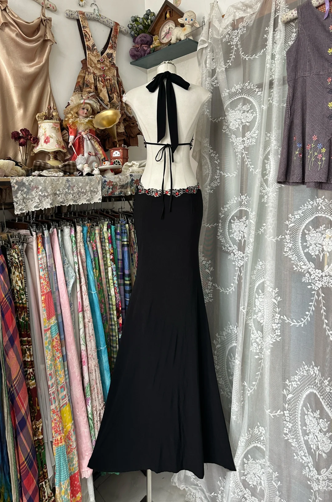 Vintage Mermaid Halter Red Beaded Black Satin Backless Prom Dress DP4857
