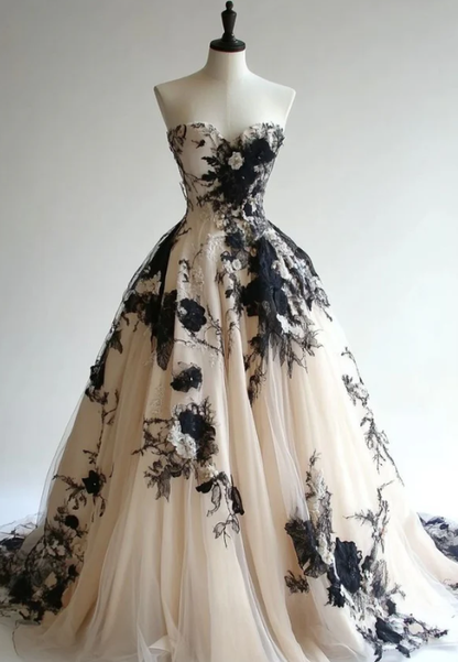 Stunning Ball Gown Sweetheart Neck Black Appliques Tulle Prom Dress Evening Gown DP5038