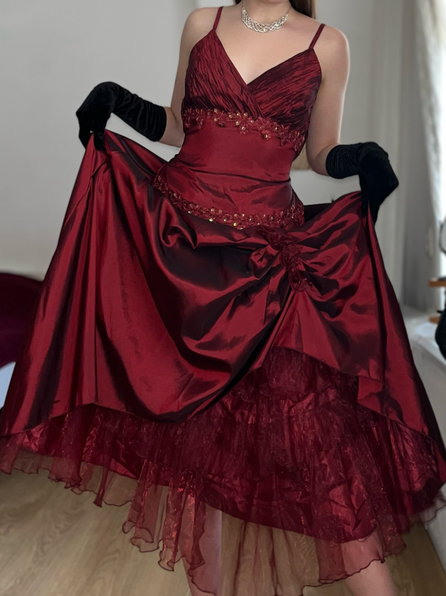 Vintage A Line Straps Appliques Burgundy Satin Prom Dress Evening Dress DP5722