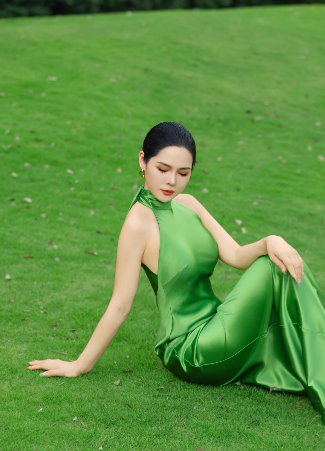 Charming Green Sheath Halter Satin Open Back Prom Dress 21th Birthday Dress DP3897