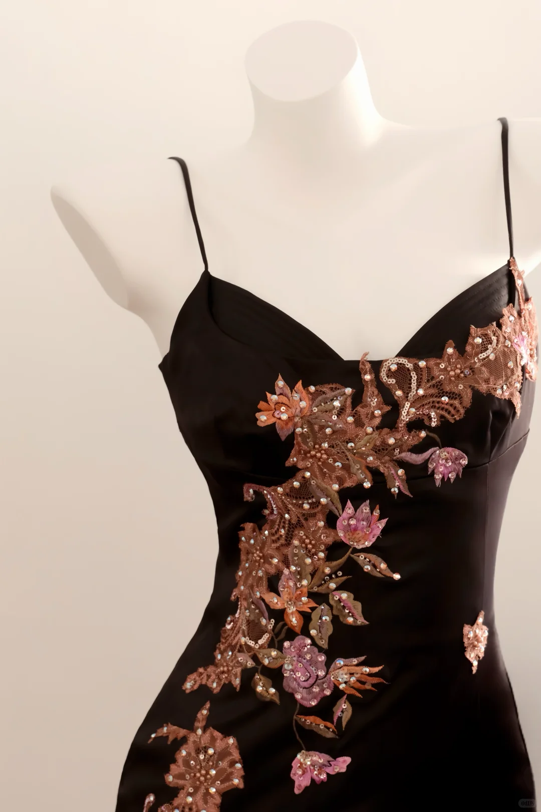 Vintage Black Sheath Embroidered Beaded Satin Short Prom Dress Homecoming Dress DP5443