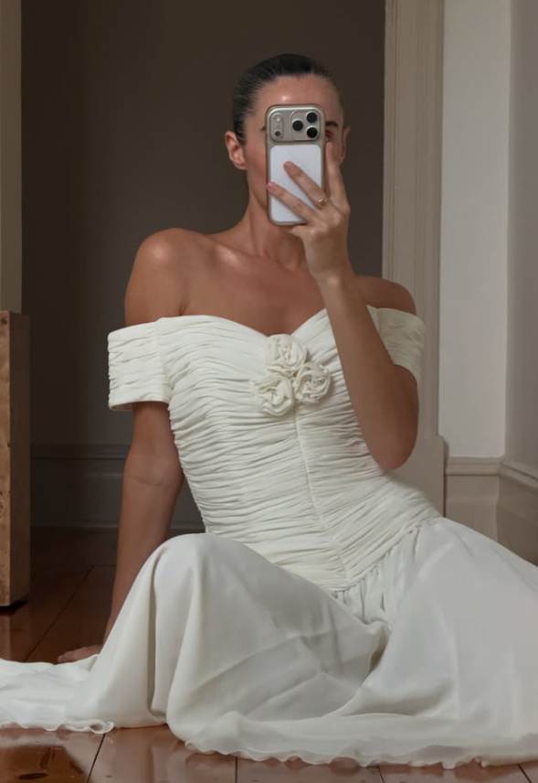 Vintage A Line V Neck Ivory Pleated Chiffon Prom Dress Wedding Dress DP7698