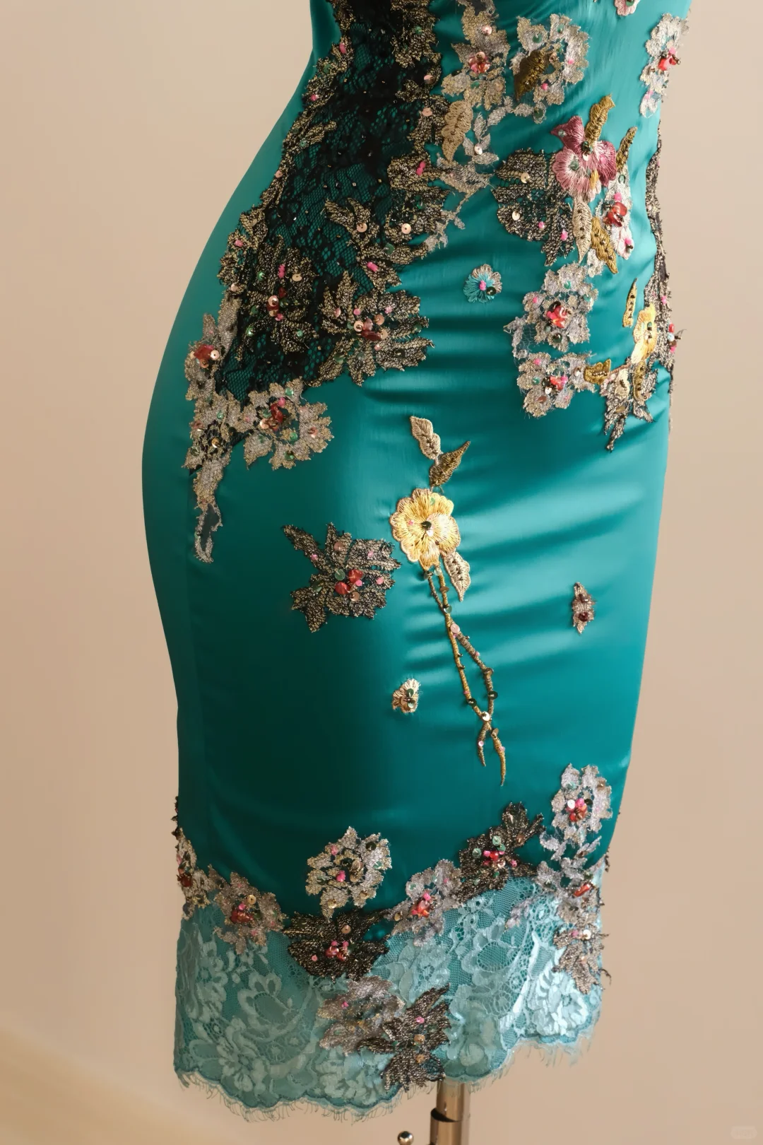 Vintage Sheath V Neck Embroidery Satin Short Prom Dress Homecoming Dress DP5439