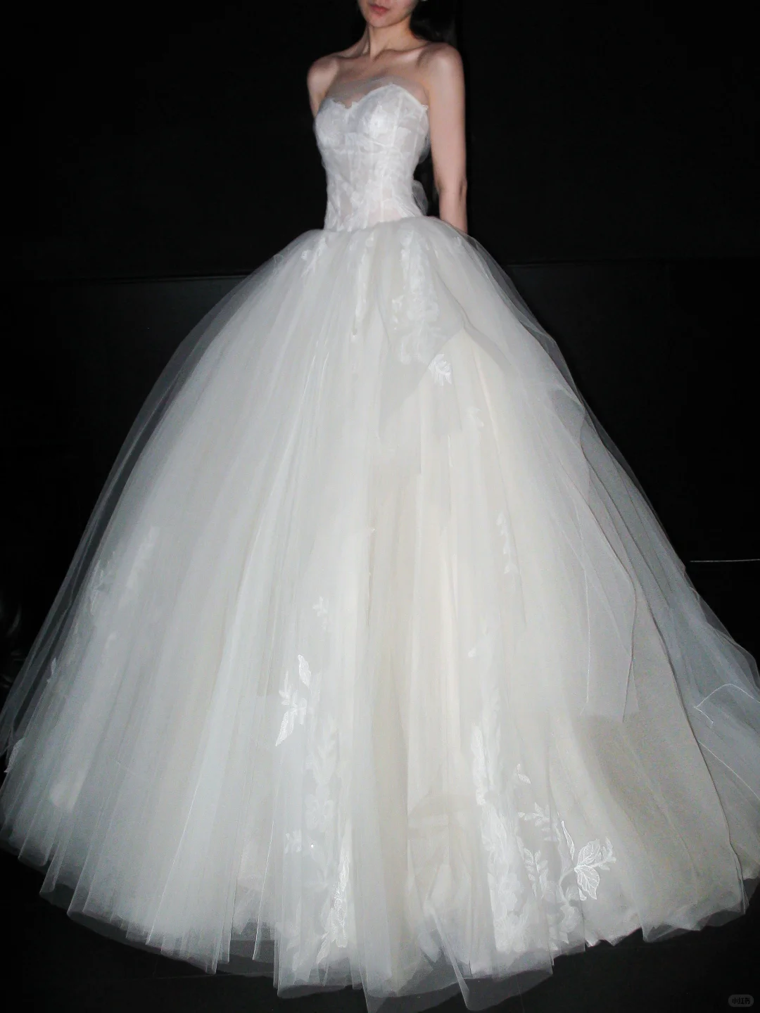 High-class Ball Gown Sweetheart Neck Appliques Lace Tulle Long Wedding Dress DP6365