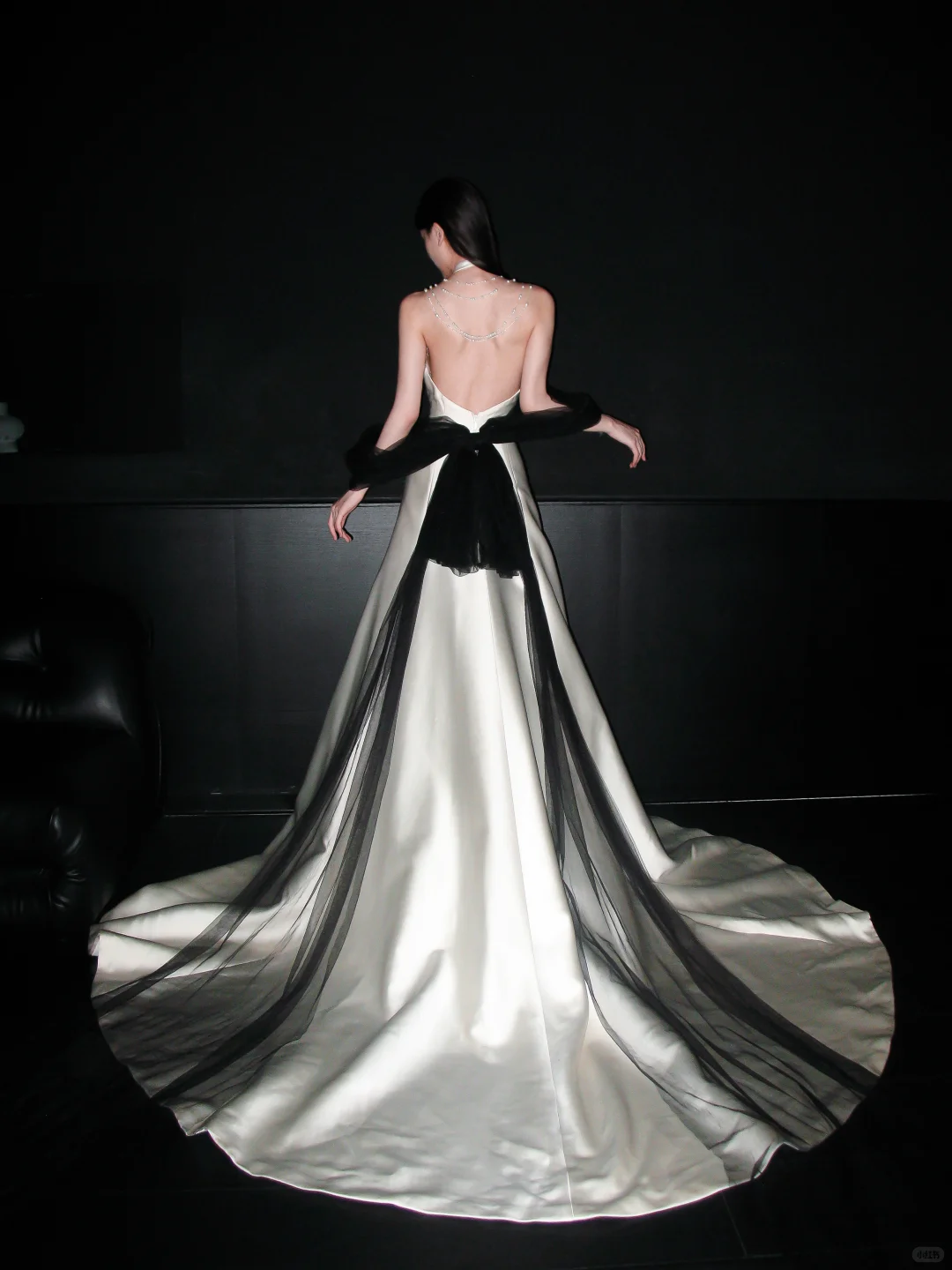 Stunning Black Tulle Bow A Line Halter Pearl White Satin Long Wedding Dress DP5784