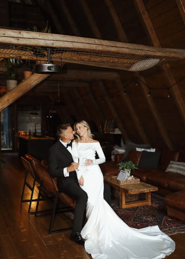 Classic Mermaid Long Sleeve White Satin Long Train Wedding Dress DP6082