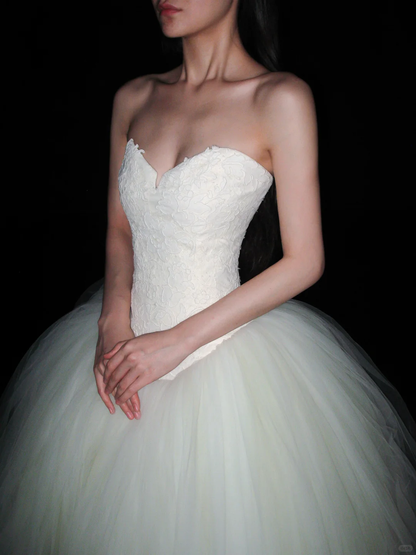 Cute Ball Gown Sweetheart Neck Lace Tulle Long Wedding Dress DP6385
