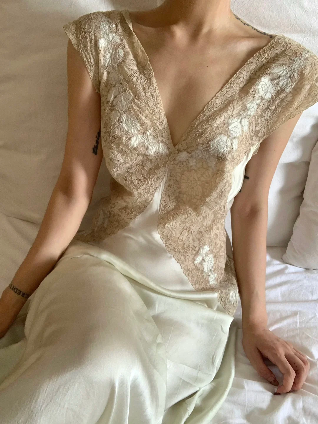 Vintage Romantic A Line V Neck Lace Satin Long Prom Dress Evening Dress DP6462