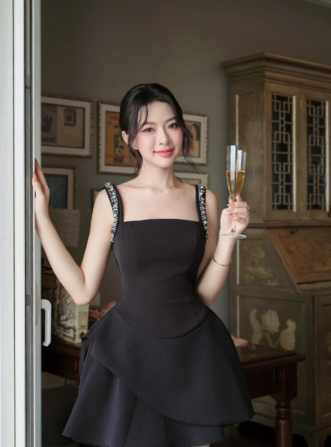 Black A Line Spaghetti Straps Rhinestone Satin Short Homecoming Dress Cocktail Dress DP3944